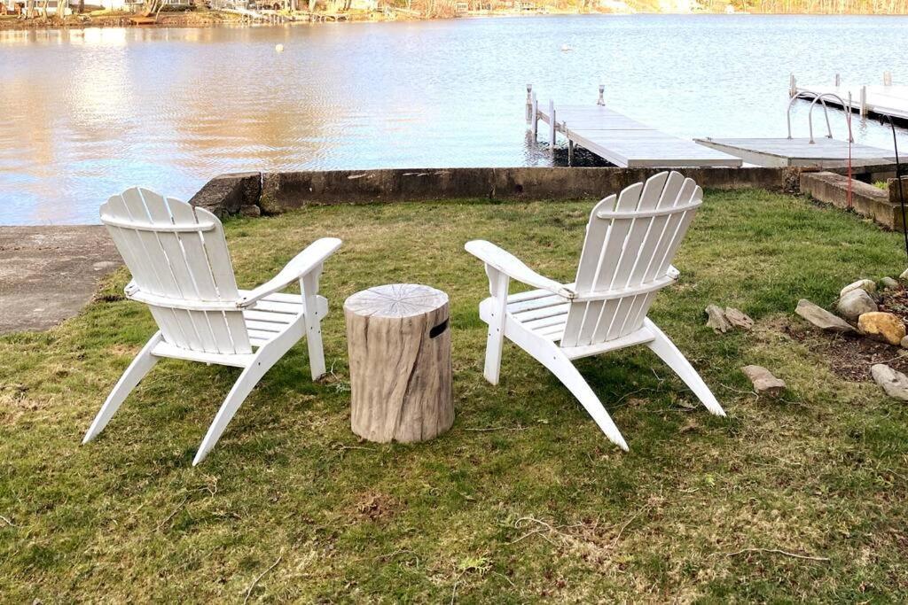 Lake Attitash Waterfront W/ Private Dock エイムズベリー エクステリア 写真