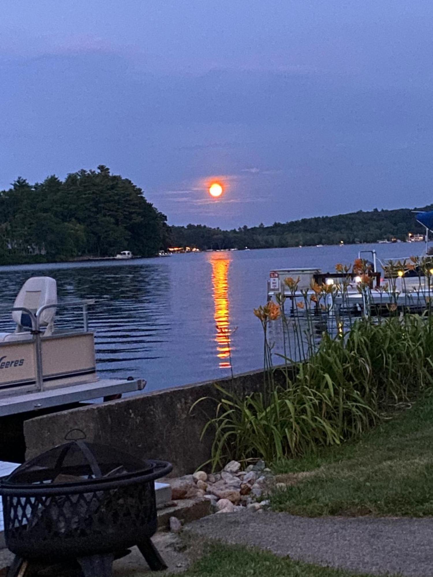Lake Attitash Waterfront W/ Private Dock エイムズベリー エクステリア 写真